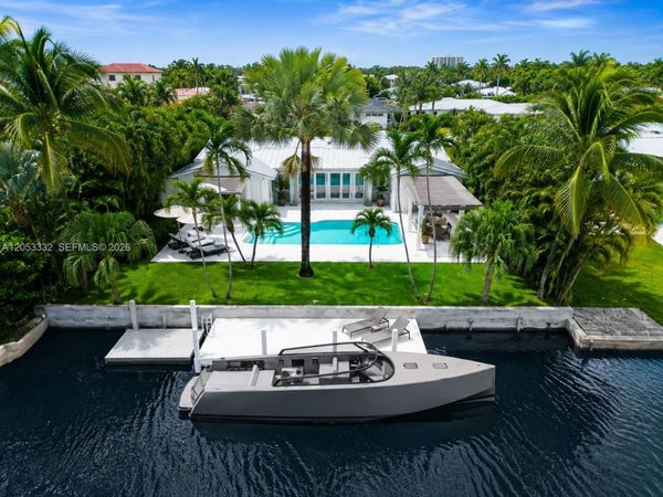 2273 Bayview Ln , North Miami, FL 33181