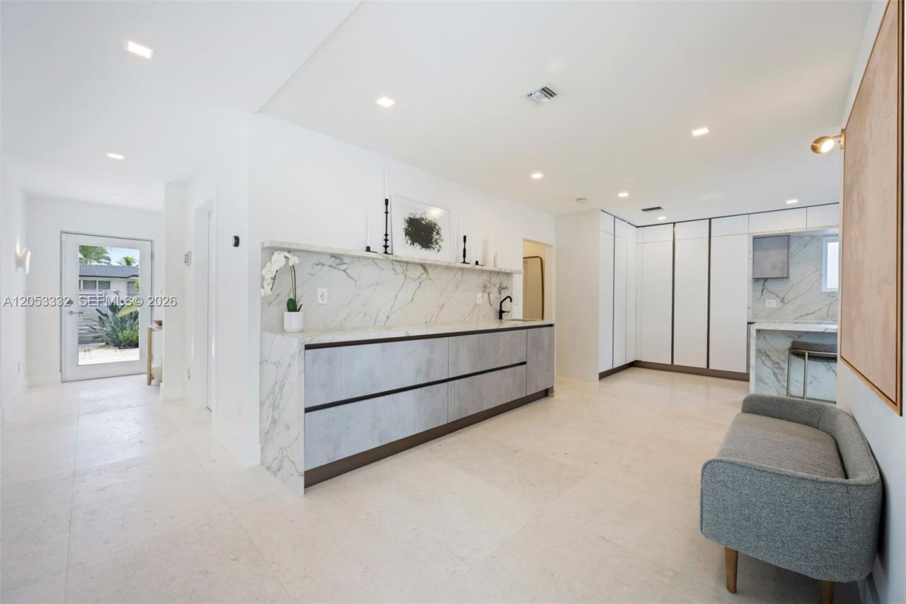 2273 Bayview Ln , North Miami, FL 33181 Photo