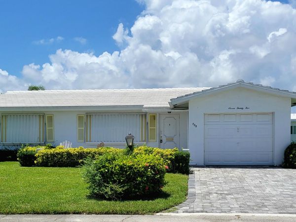 725 SW 18th Court, Boynton Beach, FL 33426