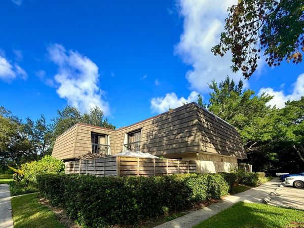 903 9TH Terrace, Palm Beach Gardens, FL 33418
