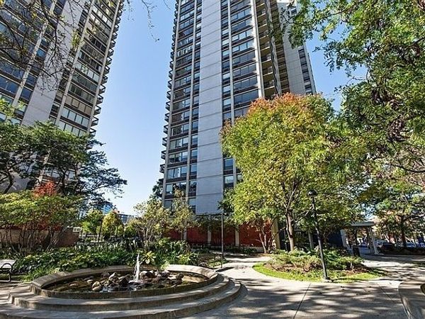 1360 N Sandburg Terrace , Unit 2101, Chicago, IL 60610