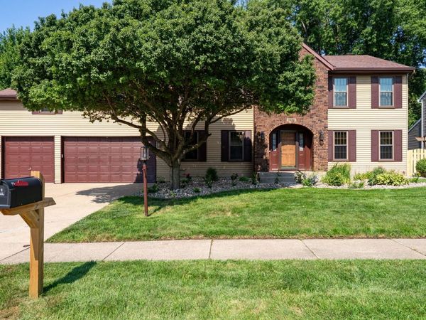 4490 Hamilton Drive , Bettendorf, IA 52722