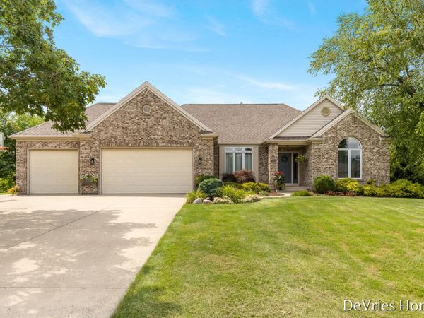 6311 Summerhill Drive, Hudsonville, MI 49426