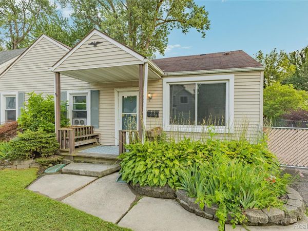 20890 Hollywood Street, Harper Woods, Mi 48225