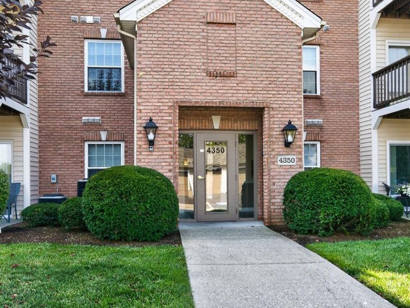 4350 Regency Ridge Court, Unit 304, Green Township, OH 45248 Photo 2