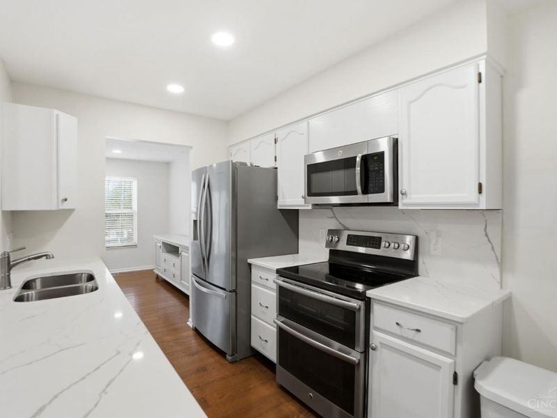6872 Sandharbor Court, Hamilton Township, OH 45039 Photo 14