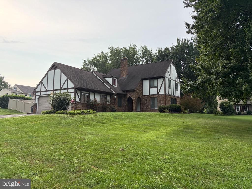 60 COUNTRY COURT , LANDISVILLE, PA 17538