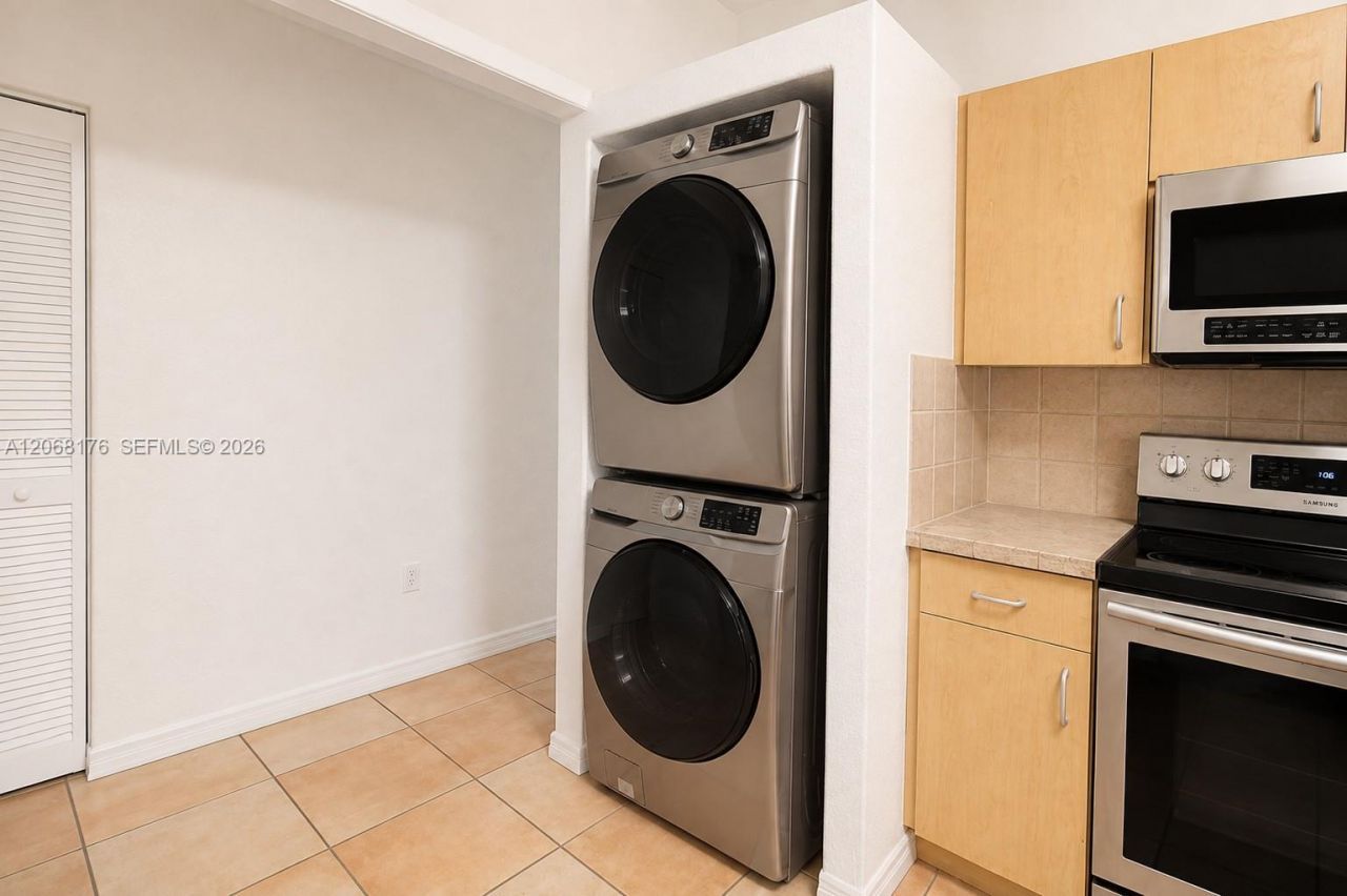 9733 NW 126th Ter, Hialeah Gardens, FL 33018 Photo