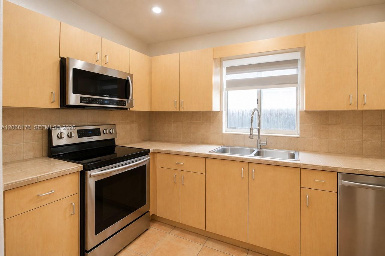 9733 NW 126th Ter, Hialeah Gardens, FL 33018 Photo