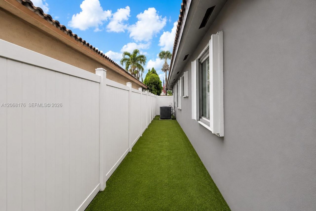 9733 NW 126th Ter, Hialeah Gardens, FL 33018 Photo