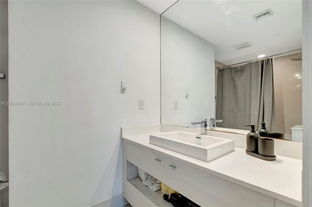 55 SW 9th St , Unit 3509, Miami, FL 33130 Photo