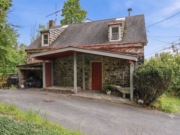 574 State Route 32 N, Esopus, NY 12561