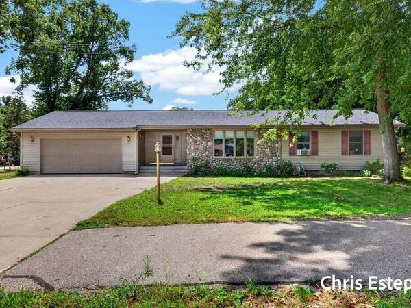 15288 Pruin Street, Spring Lake, MI 49456
