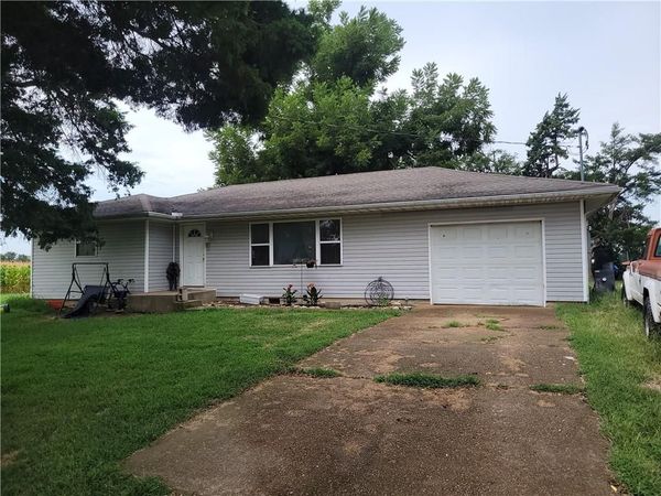 809 N Western Avenue, Girard, KS 66743
