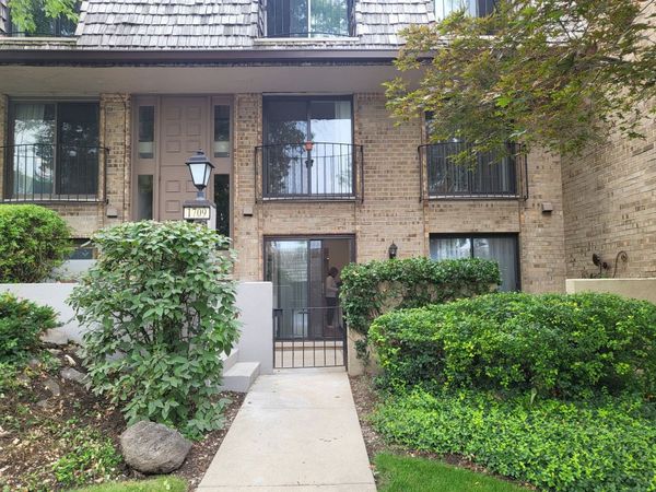 1709 Northfield Square , Unit B, Northfield, IL 60093