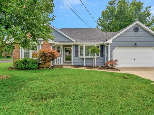 125 Agee Cir E, Hendersonville, TN 37075