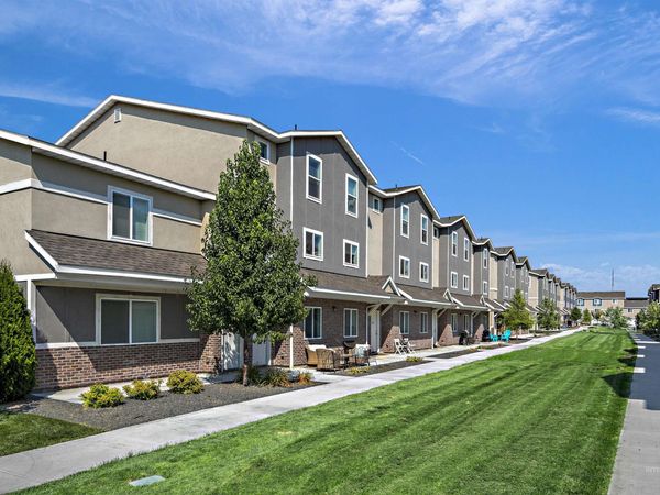 3710 N Centerpointe Way, Meridian, ID 83646