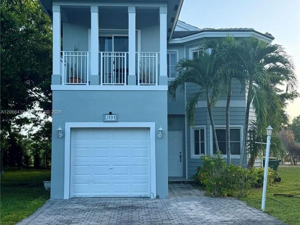 3191 NE 4th St , Homestead, FL 33033