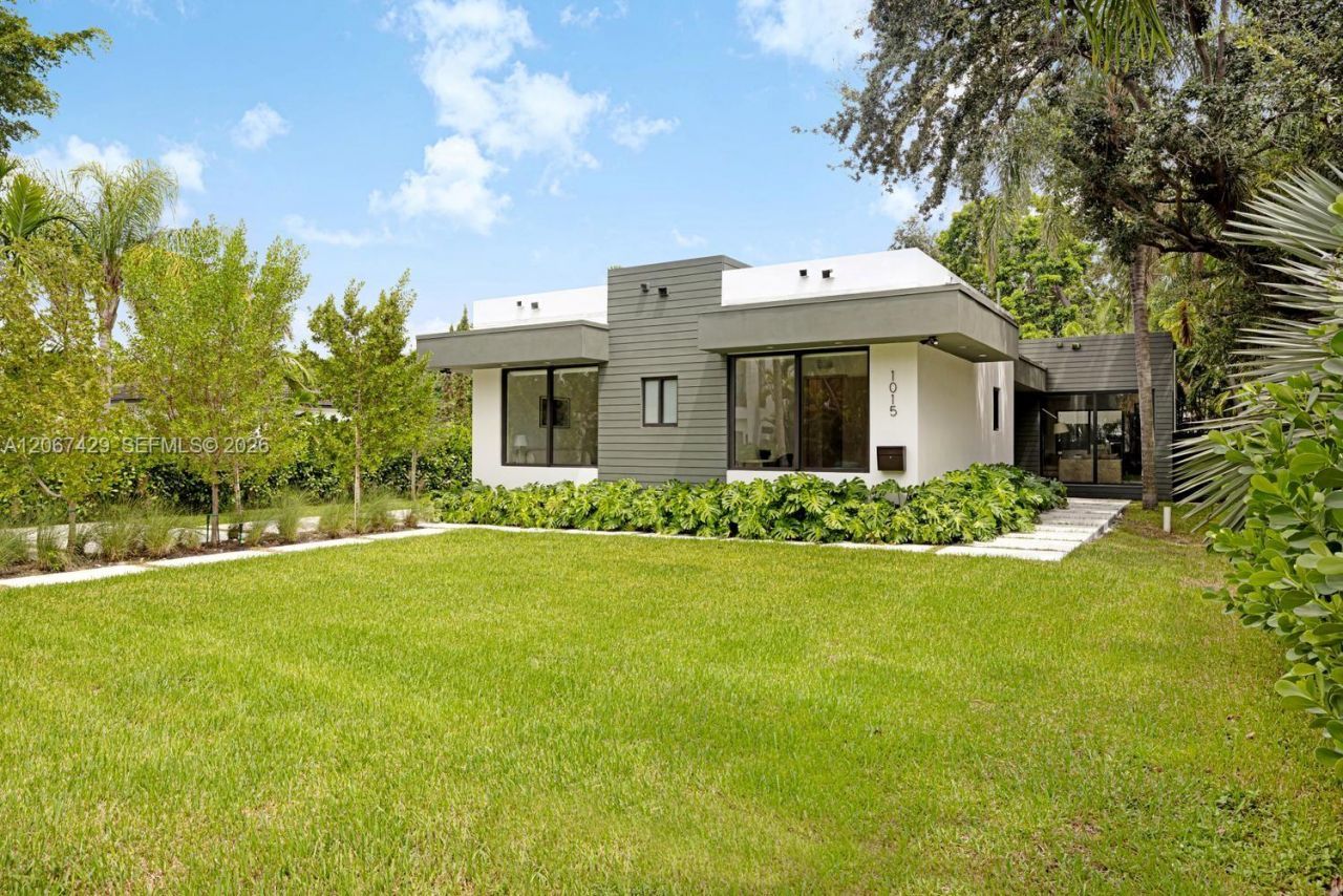1015 NE 114th St , Biscayne Park, FL 33161 Photo