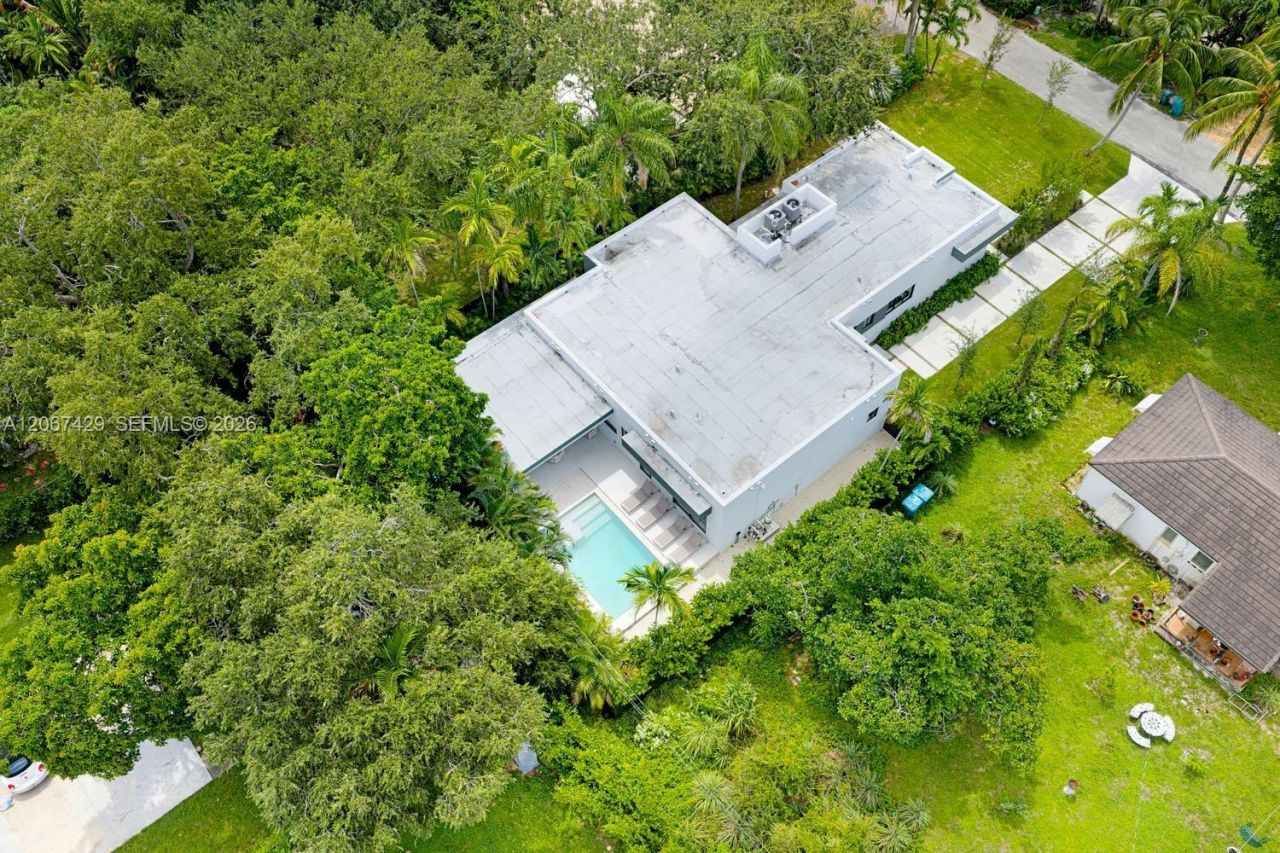 1015 NE 114th St , Biscayne Park, FL 33161 Photo