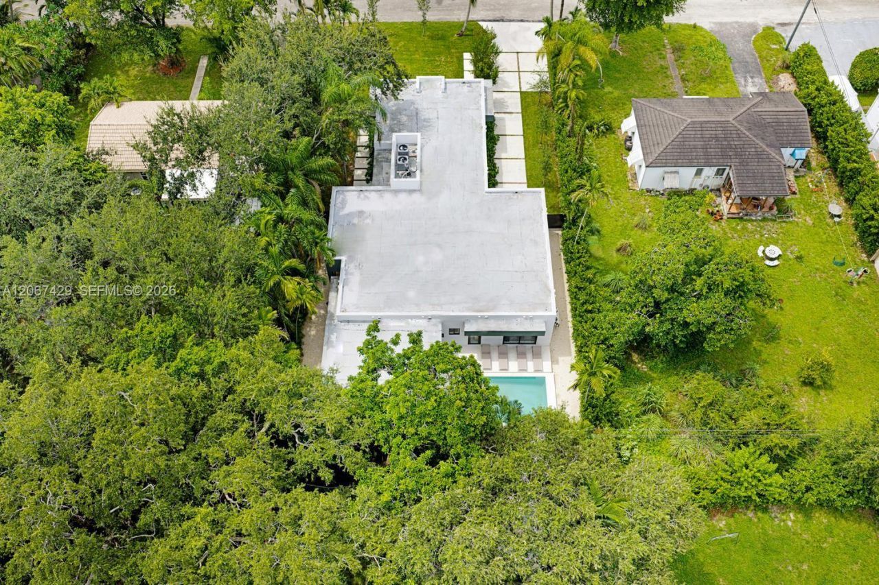 1015 NE 114th St , Biscayne Park, FL 33161 Photo
