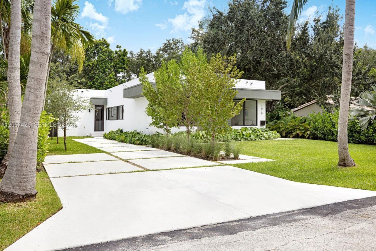1015 NE 114th St , Biscayne Park, FL 33161 Photo