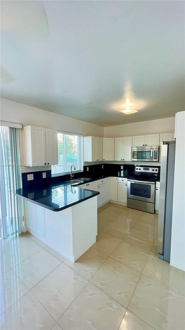 8227 Crespi Blvd , Unit 4, Miami Beach, FL 33141 Photo