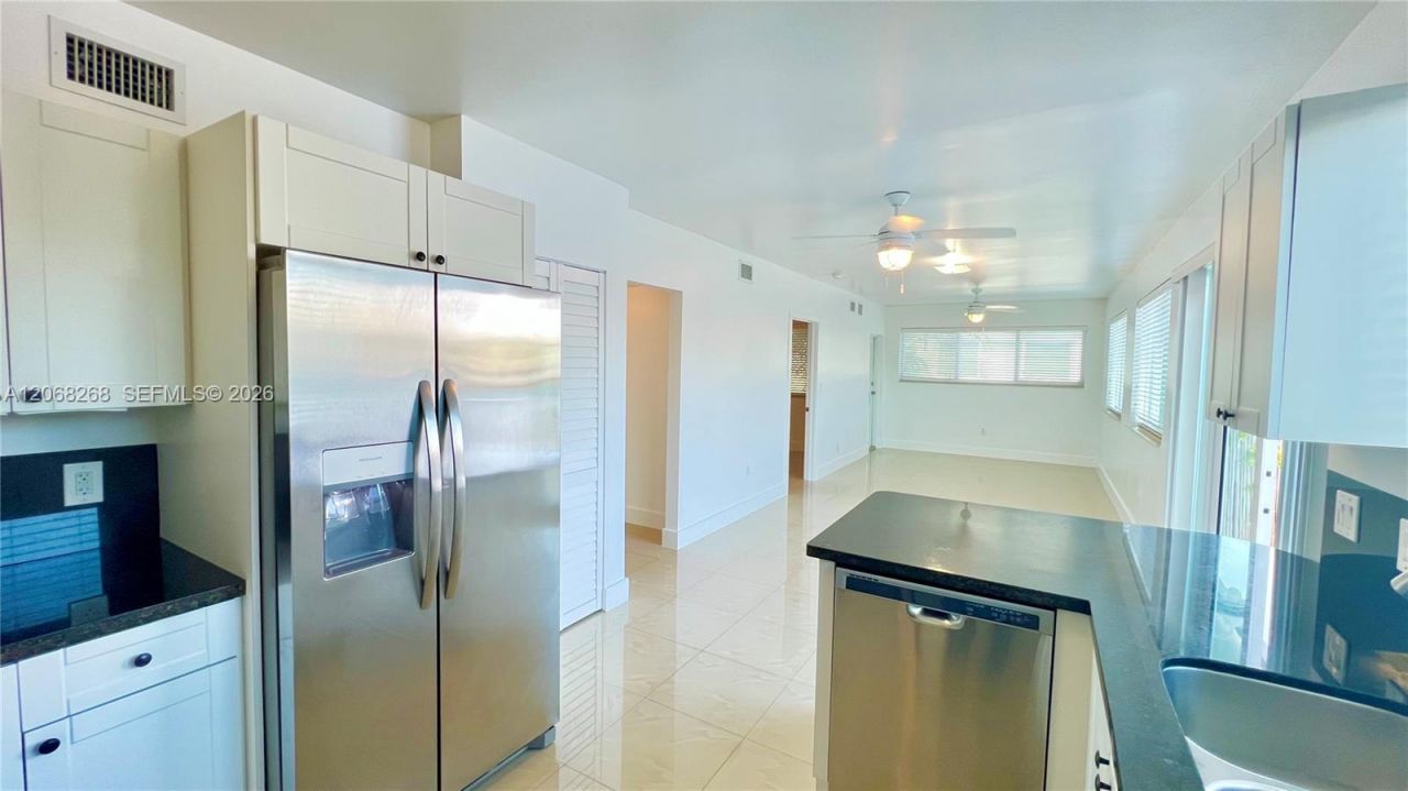 8227 Crespi Blvd , Unit 4, Miami Beach, FL 33141 Photo