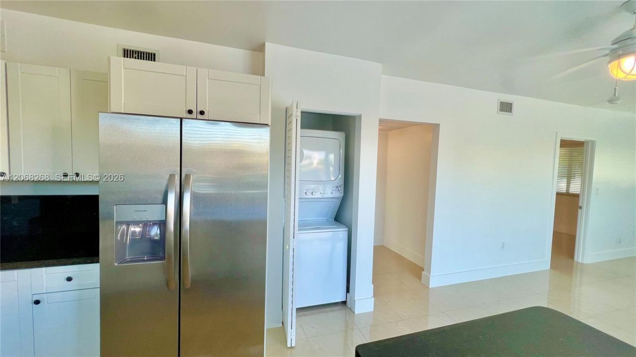 8227 Crespi Blvd , Unit 4, Miami Beach, FL 33141 Photo