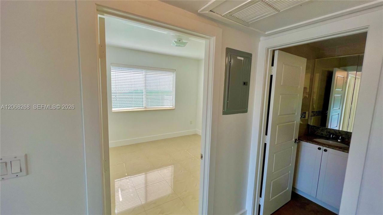 8227 Crespi Blvd , Unit 4, Miami Beach, FL 33141 Photo