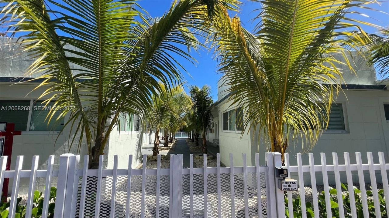 8227 Crespi Blvd , Unit 4, Miami Beach, FL 33141 Photo