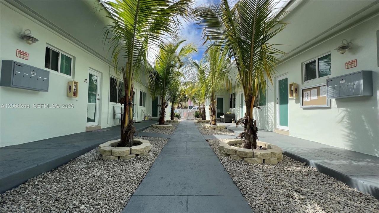 8227 Crespi Blvd , Unit 4, Miami Beach, FL 33141 Photo