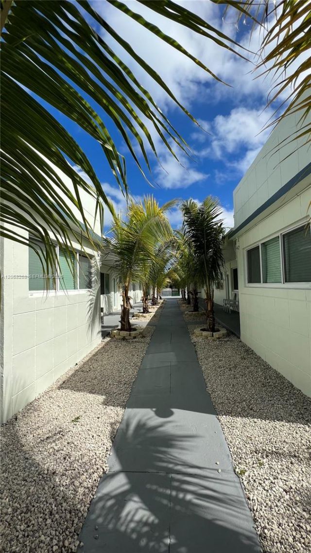 8227 Crespi Blvd , Unit 4, Miami Beach, FL 33141 Photo