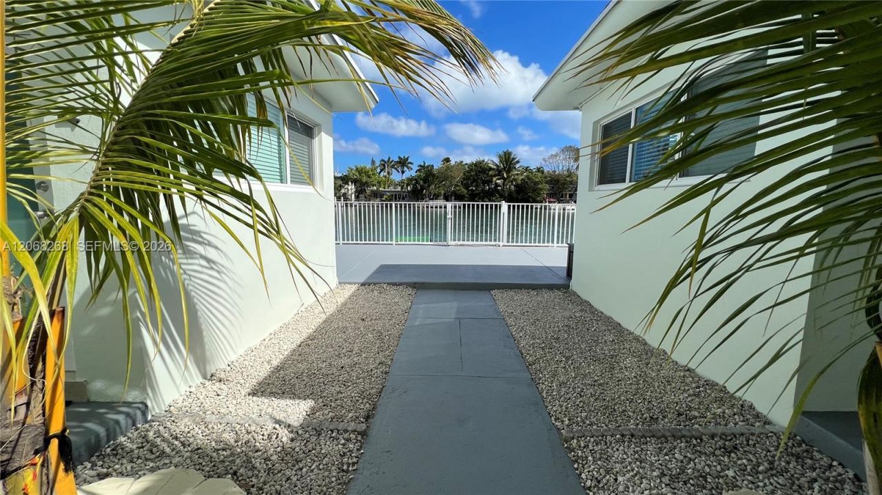 8227 Crespi Blvd , Unit 4, Miami Beach, FL 33141 Photo