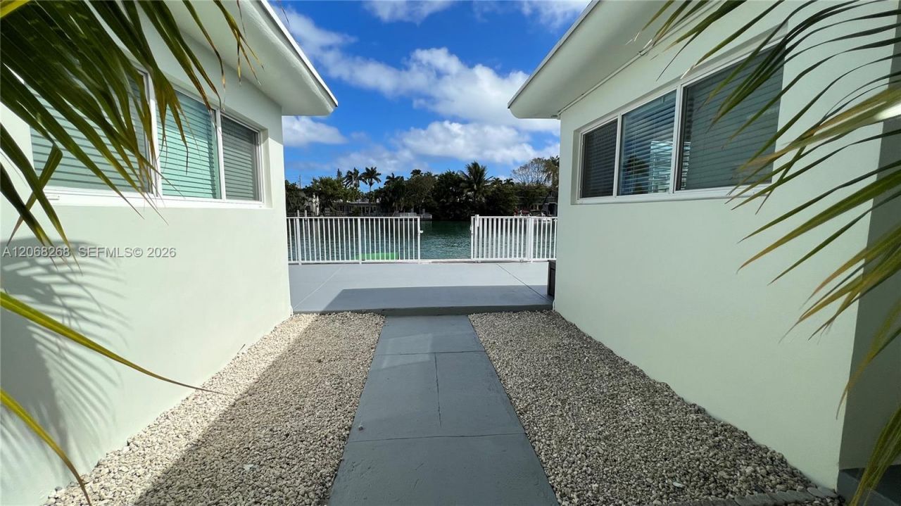 8227 Crespi Blvd , Unit 4, Miami Beach, FL 33141 Photo