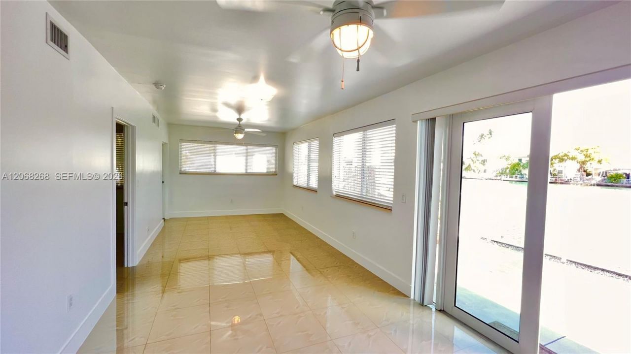 8227 Crespi Blvd , Unit 4, Miami Beach, FL 33141 Photo