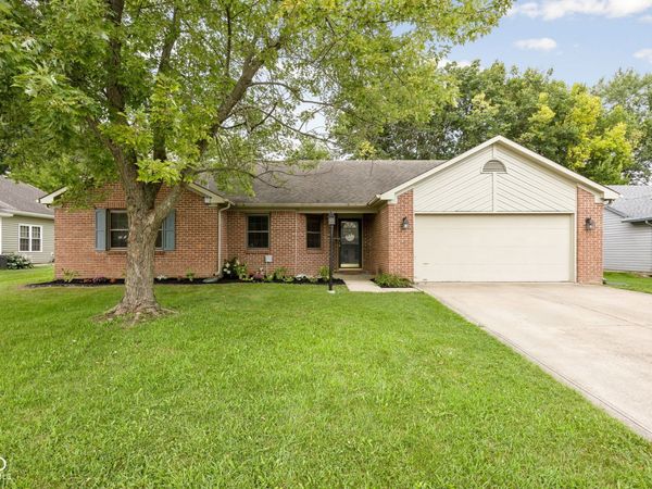 854 Ellington Circle , Greenwood, IN 46143