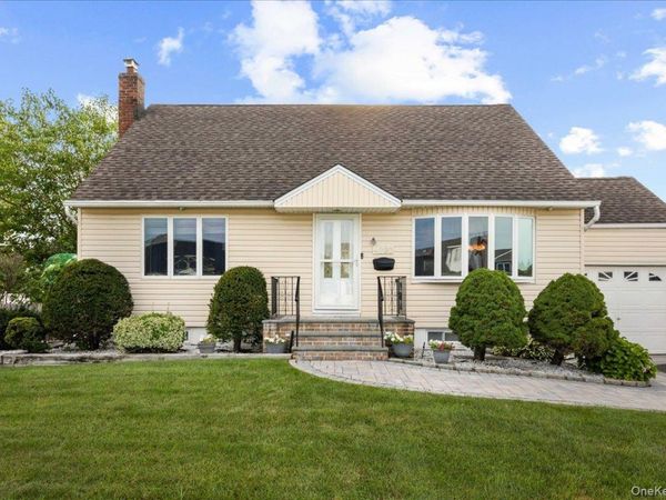 4060 Maywood Drive, Seaford, NY 11783