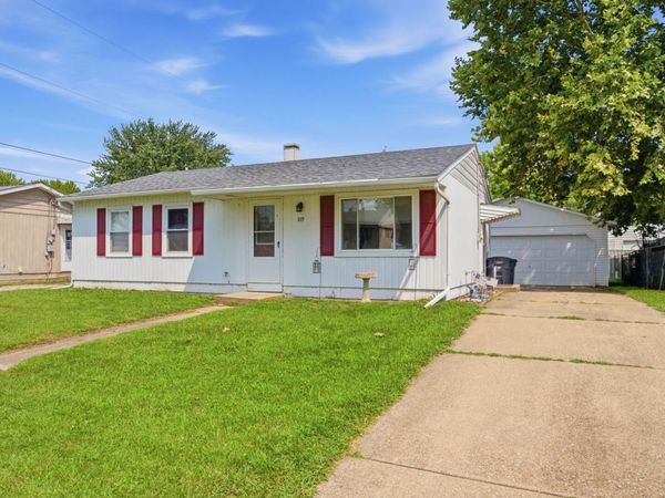 819 E 3rd Avenue , Milan, IL 61264
