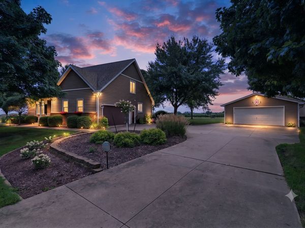 3685 Highway F36 W, Newton, IA 50208