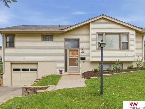 723 Dublin Drive, Papillion, NE 68046