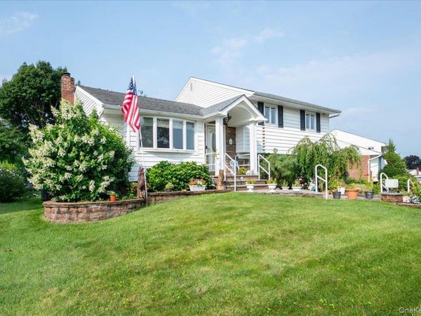 38 Colony Lane, Syosset, NY 11791