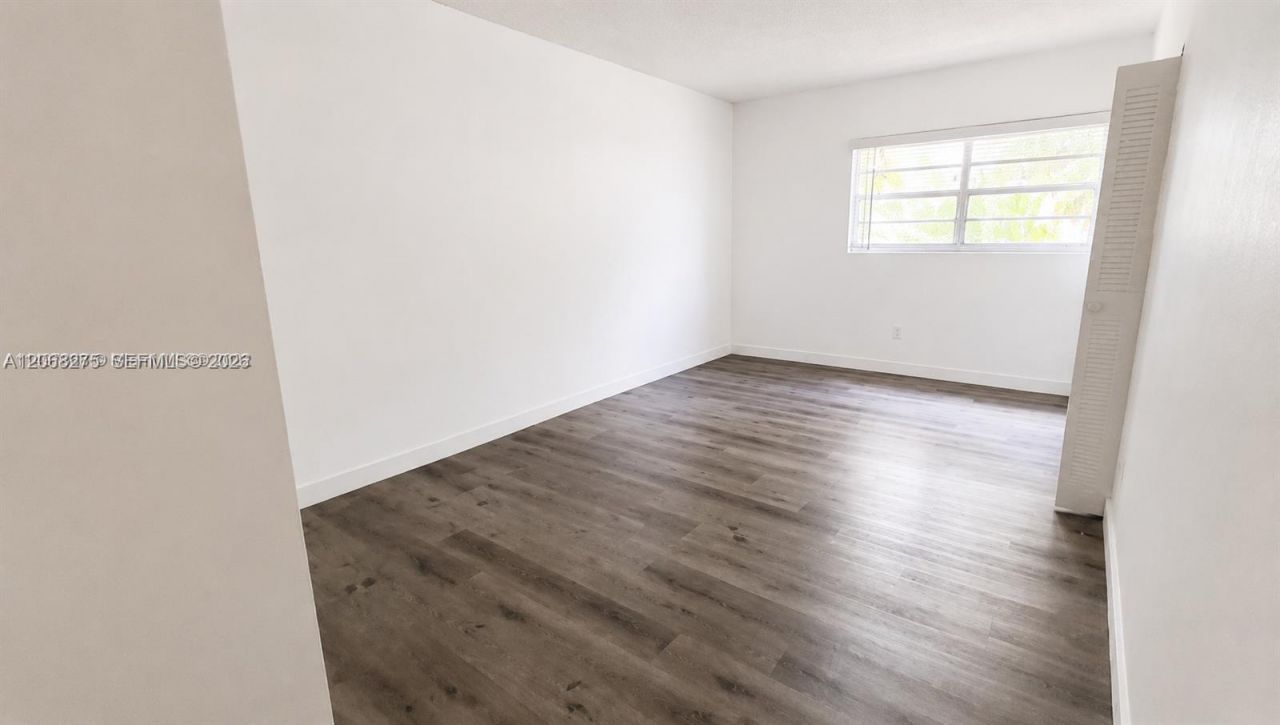 1305 W 53rd St , Unit 430, Hialeah, FL 33012 Photo
