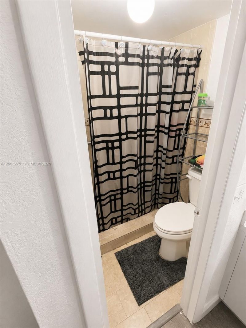 1305 W 53rd St , Unit 430, Hialeah, FL 33012 Photo