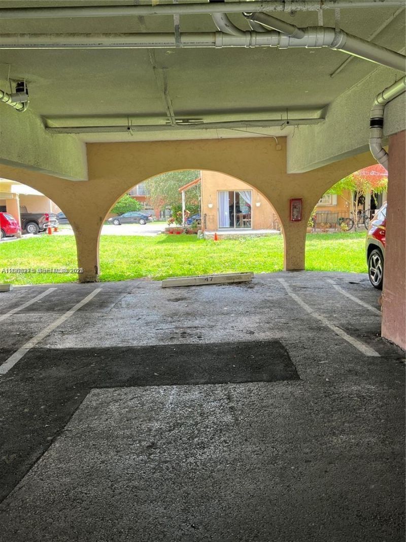 1305 W 53rd St , Unit 430, Hialeah, FL 33012 Photo