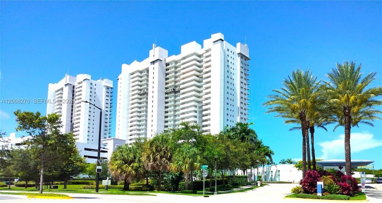 14951 Royal Oaks Ln , Unit 1006, North Miami, FL 33181 Photo