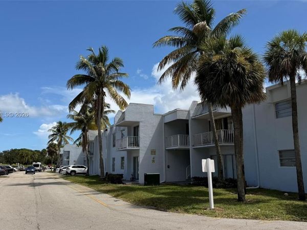 415 Executive Center Dr, Unit 203, West Palm Beach, FL 33401