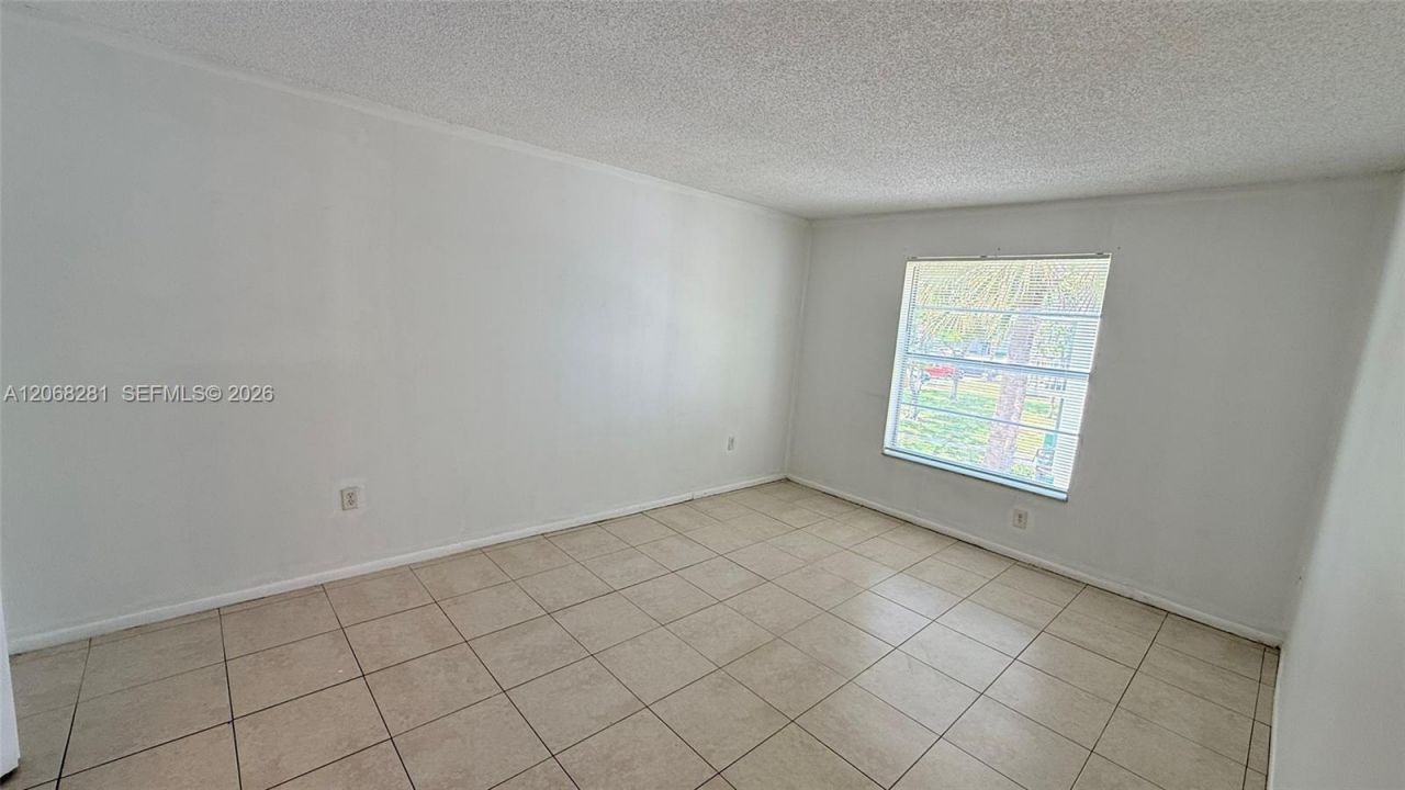 415 Executive Center Dr, Unit 203, West Palm Beach, FL 33401 Photo