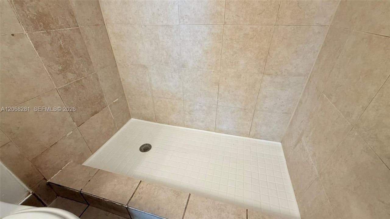 415 Executive Center Dr, Unit 203, West Palm Beach, FL 33401 Photo