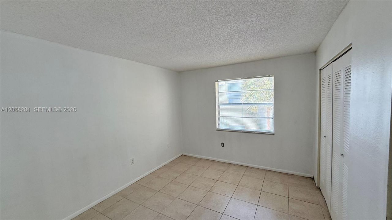 415 Executive Center Dr, Unit 203, West Palm Beach, FL 33401 Photo
